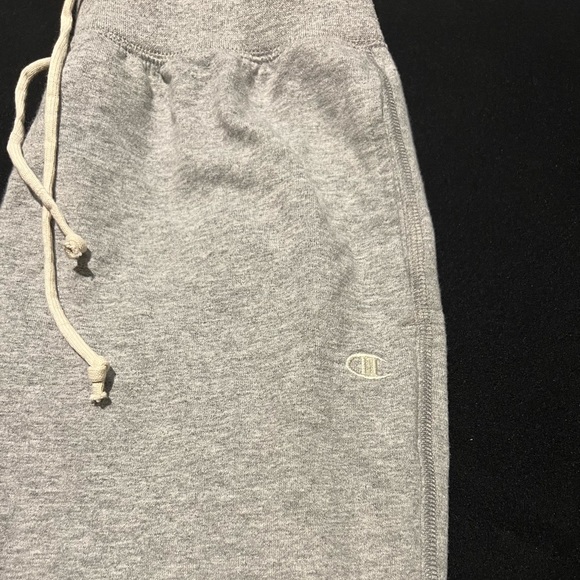 Champion Cropped Sweatpants - Picture 2 of 4